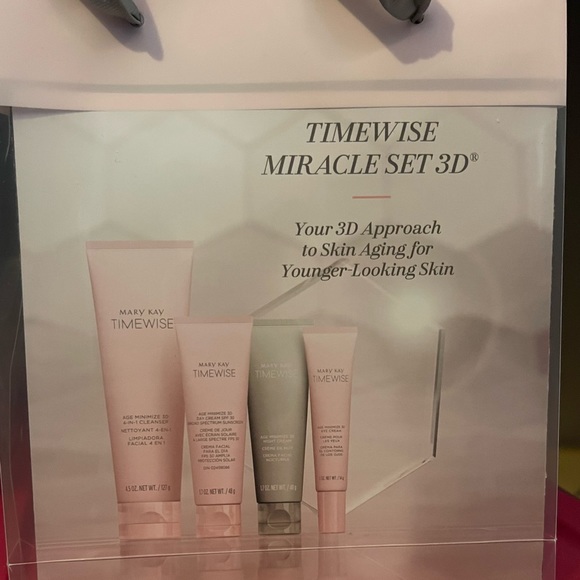 Mary Kay Miracle 3D set - Picture 2 of 2